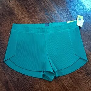 NWT Mid Rise Pleated Workout Short